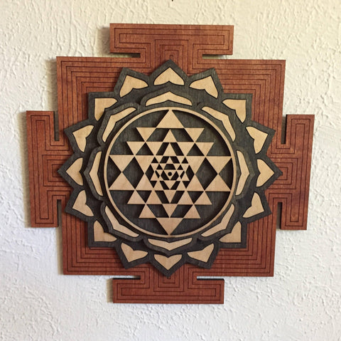 Multilayer Sri Yantra with pale triangles and red-brown square framing